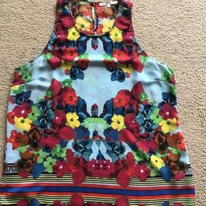 Women’s short sleeve colorful top